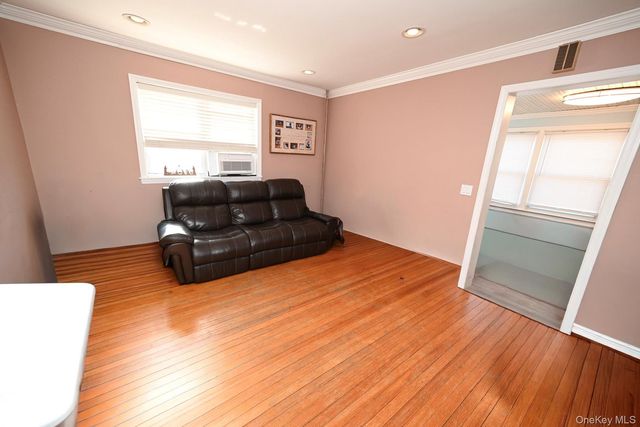 81 Irving Avenue, Floral Park, NY 11001