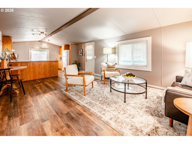 1475 GREEN ACRES Rd 121, Eugene, OR 97408