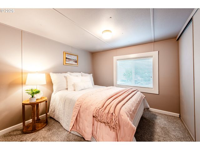 1475 GREEN ACRES Rd 121, Eugene, OR 97408