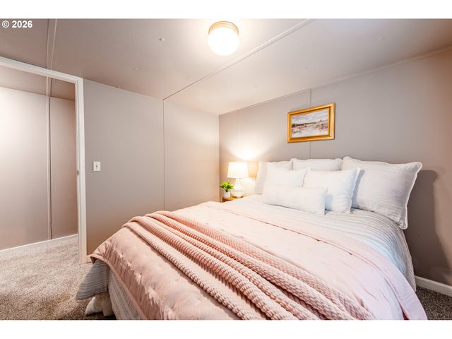 1475 GREEN ACRES Rd 121, Eugene, OR 97408