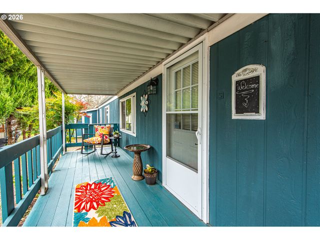 1475 GREEN ACRES Rd 121, Eugene, OR 97408