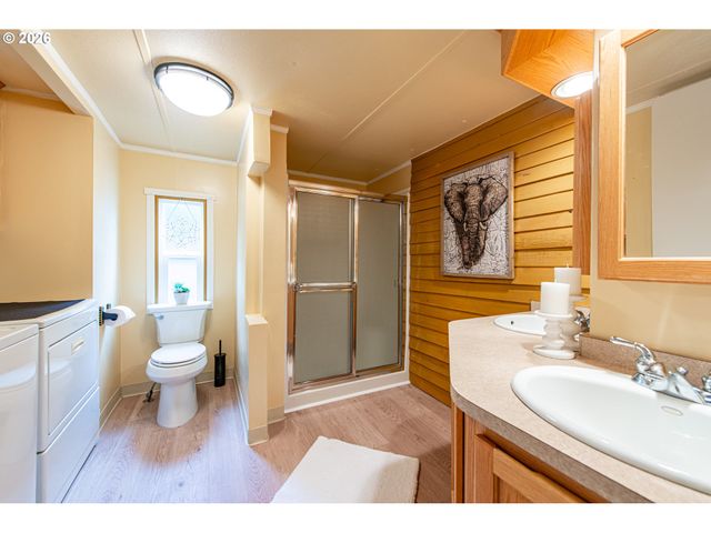 1475 GREEN ACRES Rd 121, Eugene, OR 97408