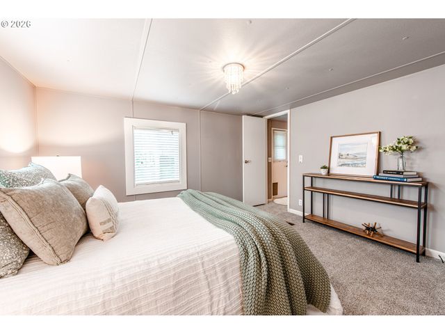 1475 GREEN ACRES Rd 121, Eugene, OR 97408