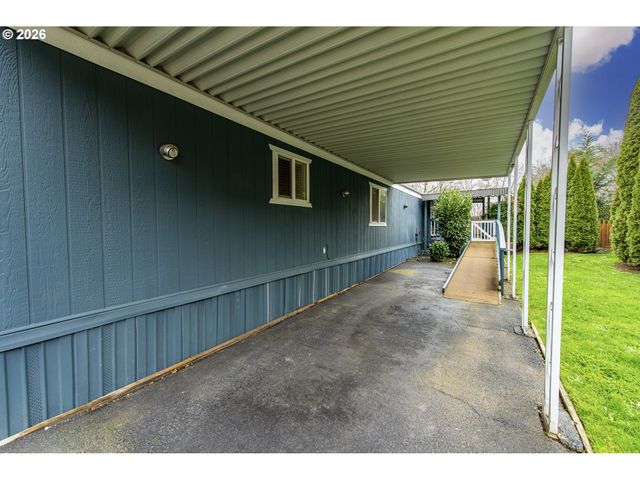 1475 GREEN ACRES Rd 121, Eugene, OR 97408