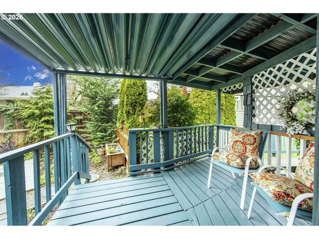1475 GREEN ACRES Rd 121, Eugene, OR 97408