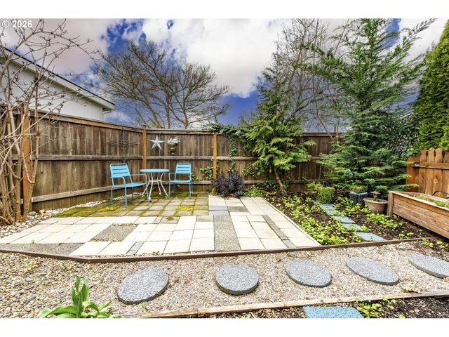 1475 GREEN ACRES Rd 121, Eugene, OR 97408