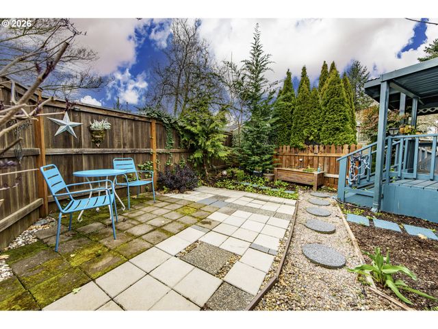 1475 GREEN ACRES Rd 121, Eugene, OR 97408