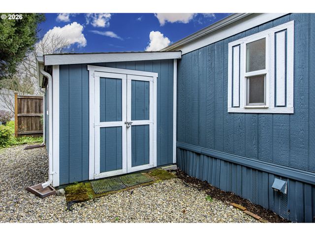 1475 GREEN ACRES Rd 121, Eugene, OR 97408