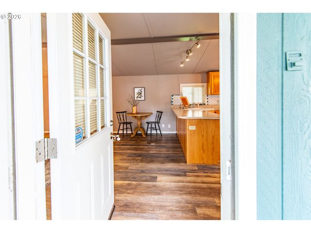 1475 GREEN ACRES Rd 121, Eugene, OR 97408