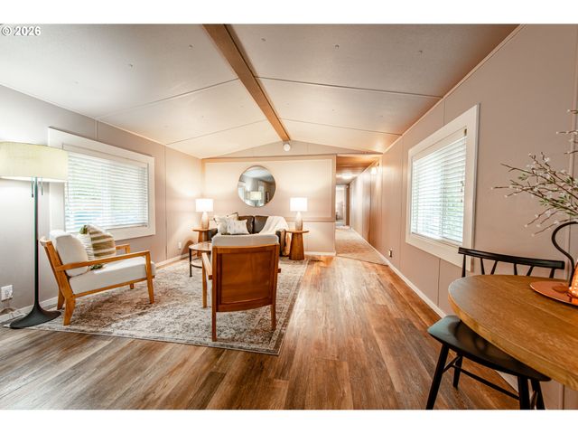 1475 GREEN ACRES Rd 121, Eugene, OR 97408