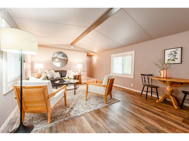 1475 GREEN ACRES Rd 121, Eugene, OR 97408