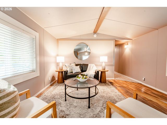 1475 GREEN ACRES Rd 121, Eugene, OR 97408