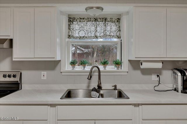 498 Hoags Corners Road, Nassau, NY 12123