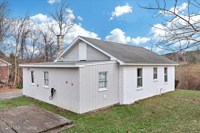 498 Hoags Corners Road, Nassau, NY 12123