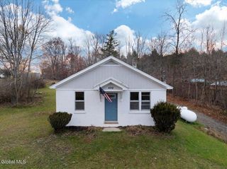 498 Hoags Corners Road, Nassau, NY 12123
