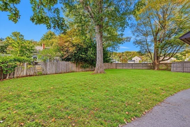 19 Bassett Ave, Westport, MA 02790