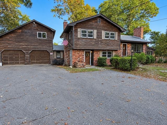 19 Bassett Ave, Westport, MA 02790