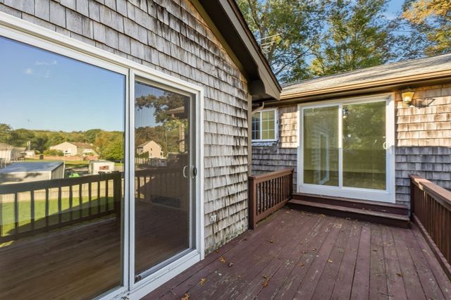 19 Bassett Ave, Westport, MA 02790
