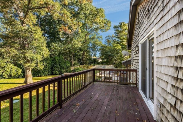 19 Bassett Ave, Westport, MA 02790
