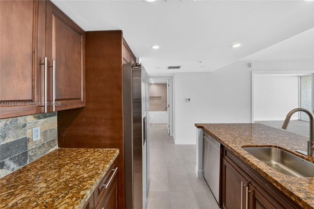 7601 E Treasure Dr 2319, North Bay Village, FL 33141