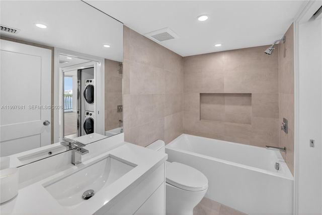 7601 E Treasure Dr 2319, North Bay Village, FL 33141