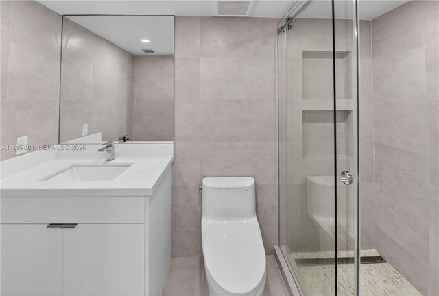 7601 E Treasure Dr 2319, North Bay Village, FL 33141