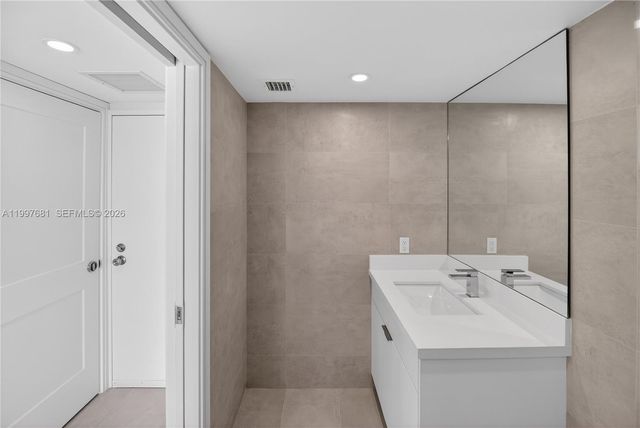 7601 E Treasure Dr 2319, North Bay Village, FL 33141