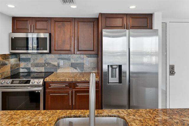 7601 E Treasure Dr 2319, North Bay Village, FL 33141