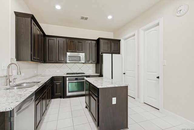 24738 Rising, San Antonio, TX 78260