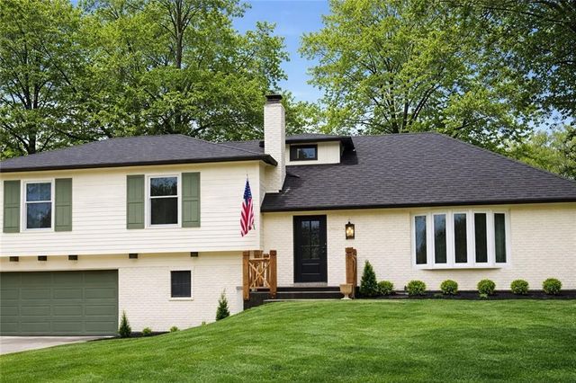 10332 Cherokee Lane, Leawood, KS 66206