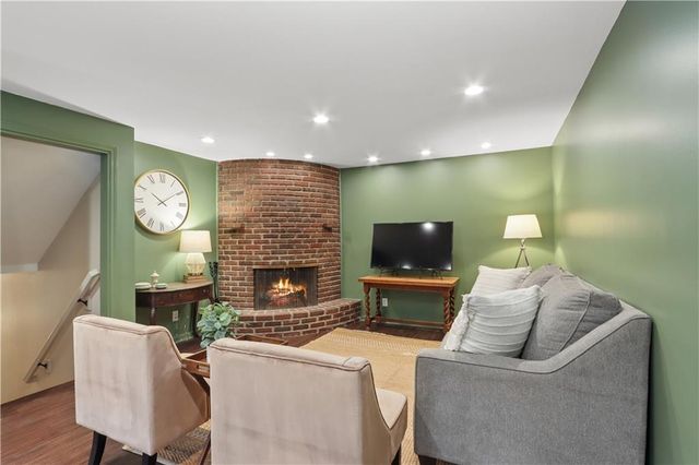 10332 Cherokee Lane, Leawood, KS 66206