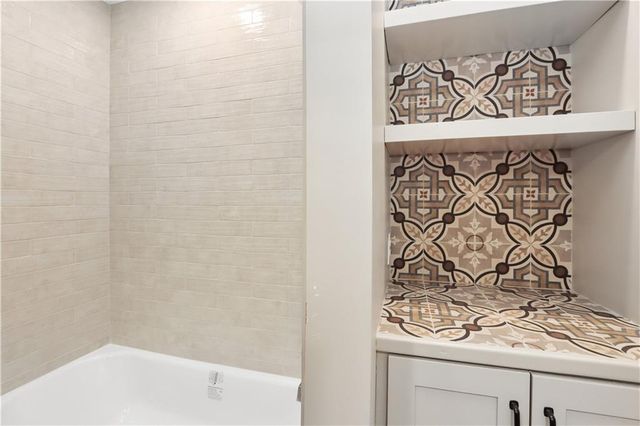 10332 Cherokee Lane, Leawood, KS 66206