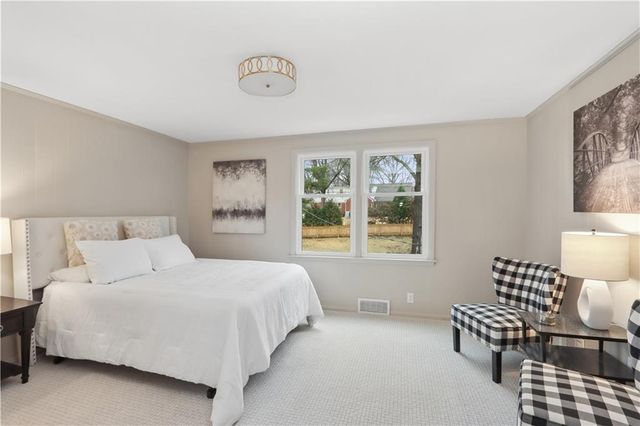 10332 Cherokee Lane, Leawood, KS 66206