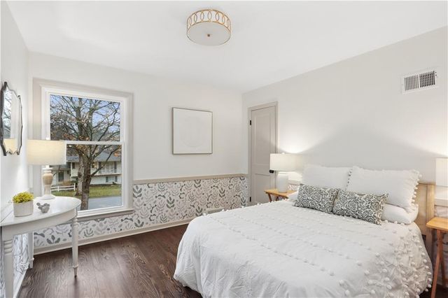 10332 Cherokee Lane, Leawood, KS 66206