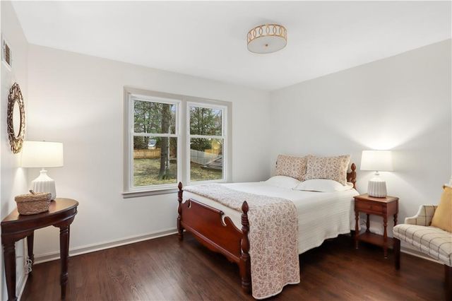 10332 Cherokee Lane, Leawood, KS 66206