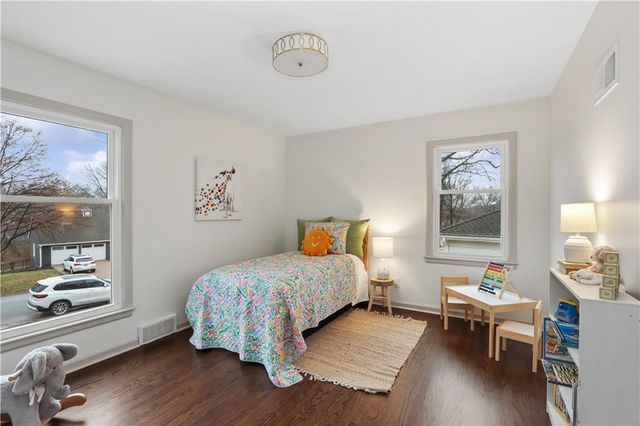 10332 Cherokee Lane, Leawood, KS 66206