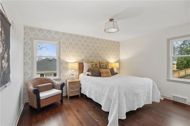 10332 Cherokee Lane, Leawood, KS 66206