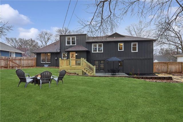 10332 Cherokee Lane, Leawood, KS 66206