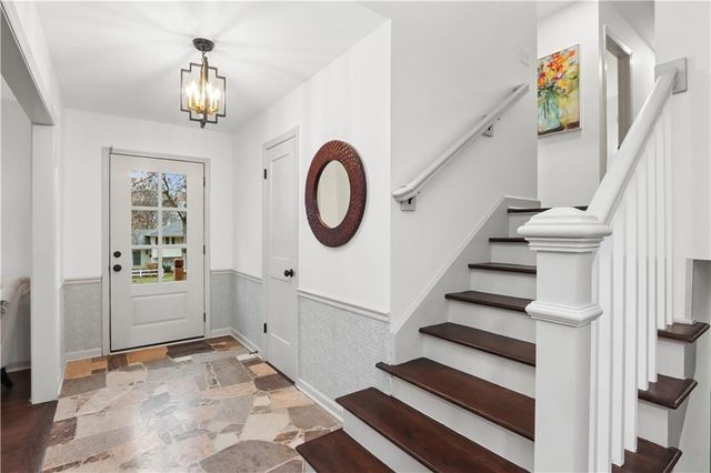 10332 Cherokee Lane, Leawood, KS 66206