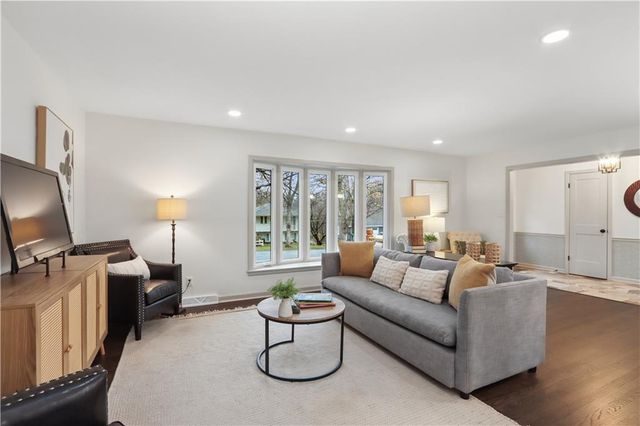 10332 Cherokee Lane, Leawood, KS 66206