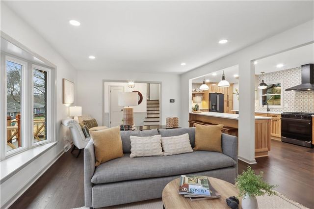 10332 Cherokee Lane, Leawood, KS 66206