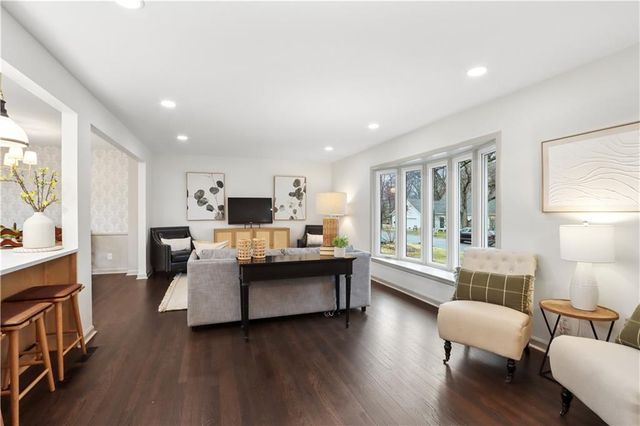 10332 Cherokee Lane, Leawood, KS 66206