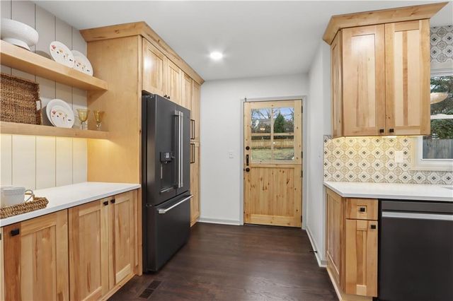 10332 Cherokee Lane, Leawood, KS 66206