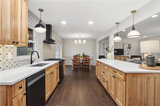 10332 Cherokee Lane, Leawood, KS 66206