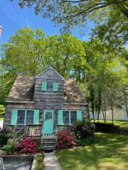 9 Bayview Ct., Poquott, NY 11733