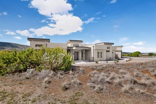 263 Diamond Tail Road, Placitas, NM 87043