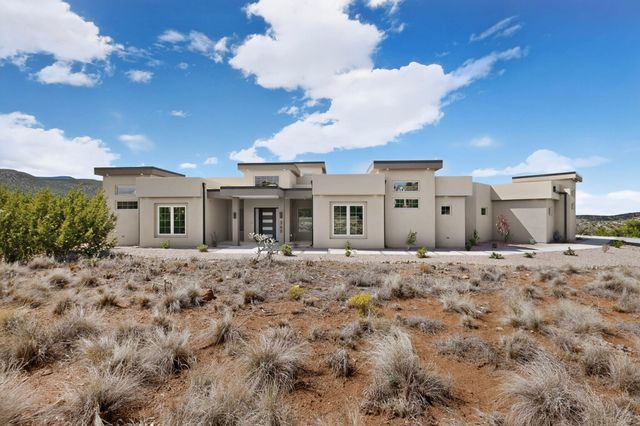 263 Diamond Tail Road, Placitas, NM 87043