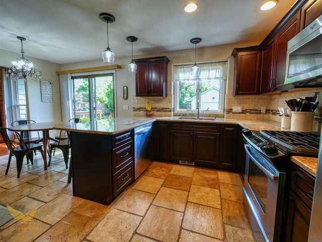 1583 Weymouth Street, West Bloomfield, MI 48324