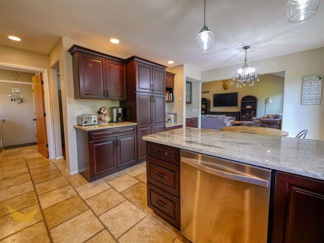 1583 Weymouth Street, West Bloomfield, MI 48324