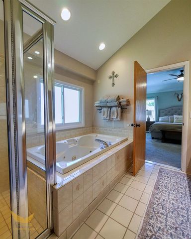 1583 Weymouth Street, West Bloomfield, MI 48324